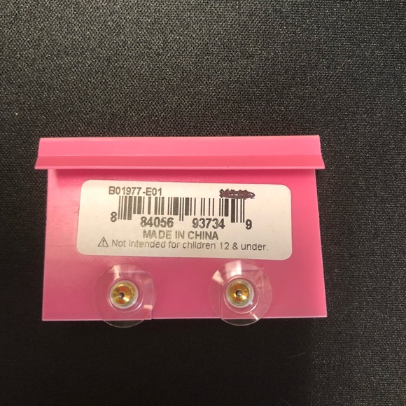 BNWT Betsey Johnson Leopard Print Heart Earrings - Picture 2 of 3